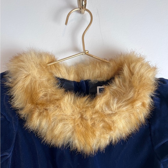 Janie and Jack  blue velvet dress with fur collar and bow sleeves size 5. - Picture 2 of 9